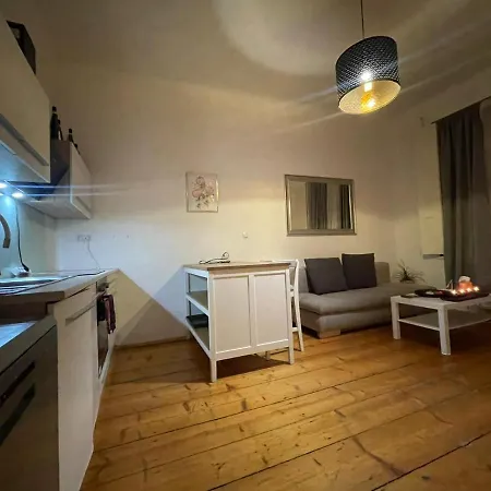 Apt Near Centrum