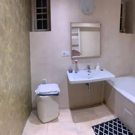 Apt Near Centrum *