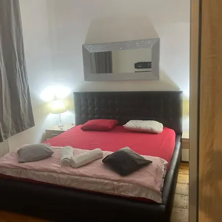 Apt Near Centrum